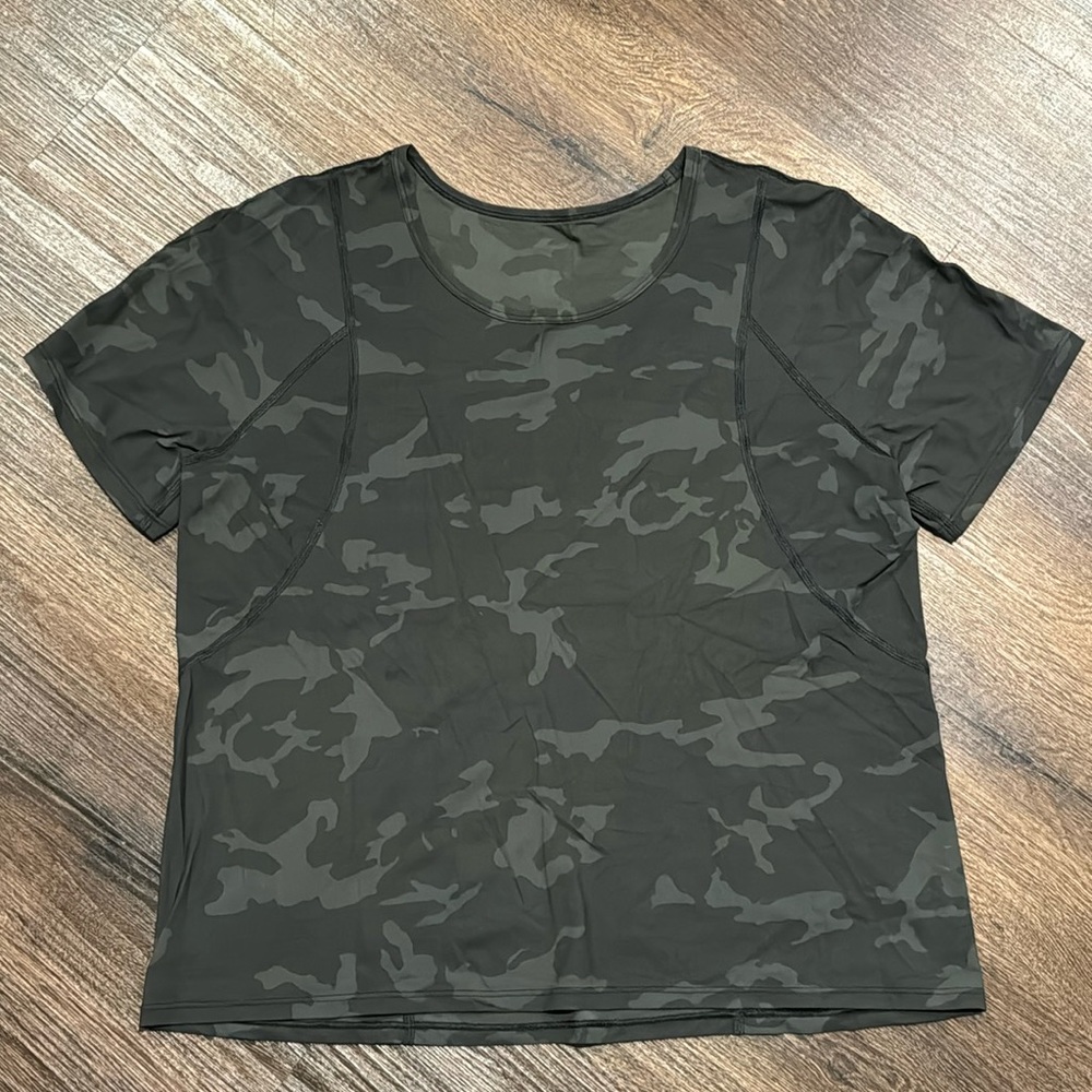 Lululemon sz6 top